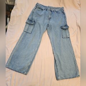 Old Navy Size 14 Medium Wash Sky-HI Wide leg High Rise Cargo Jeans